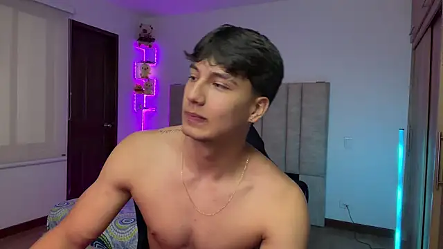 CHRIS_MORGAN1 Adlı Modelin Canlı XXX Sohbeti