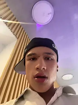 Dominik_Souza Adlı Modelin Canlı XXX Sohbeti