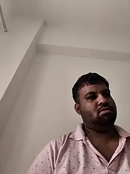 vinay_smalldick Adlı Modelin Canlı XXX Sohbeti