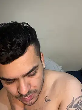 Chat XXX en directo de LatinBearX