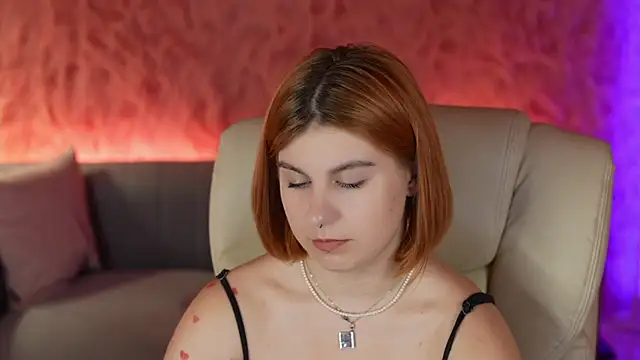 GingerPinky Adlı Modelin Canlı XXX Sohbeti