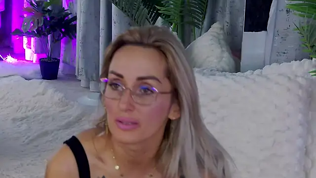 XXX chat uživo modela IsabelleEthan