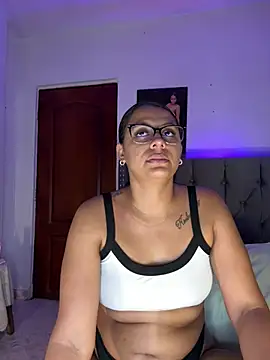 ema_zoe's Live XXX Chat