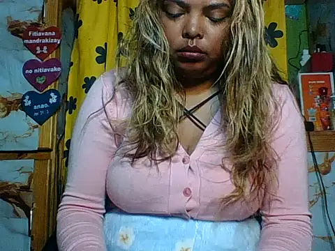 SEXY_METISE Adlı Modelin Canlı XXX Sohbeti