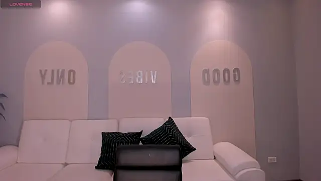 SaphiraJames Adlı Modelin Canlı XXX Sohbeti