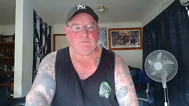 KINKYBLUEYES69's Webcam Show