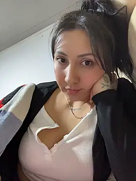 KittyObsession Adlı Modelin Canlı XXX Sohbeti