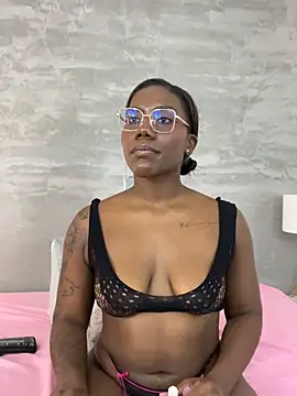 Alaia_Colins Adlı Modelin Canlı XXX Sohbeti