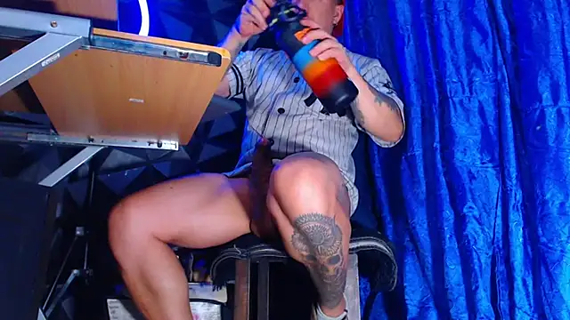 צ'אט XXX בשידור חי של MONSTER_COCK_