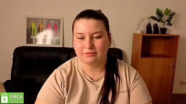 Katina_deeplou4 Adlı Modelin Canlı XXX Sohbeti