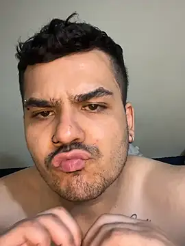 LatinBearX লাইভ XXX চ্যাট