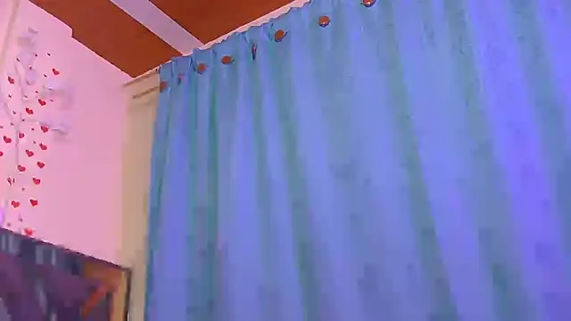 Chat XXX en directo de tinny_emiily