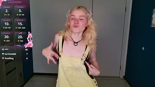 ChloeWellsn Live XXX chat