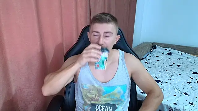PowerBoy07 élő XXX-chatje