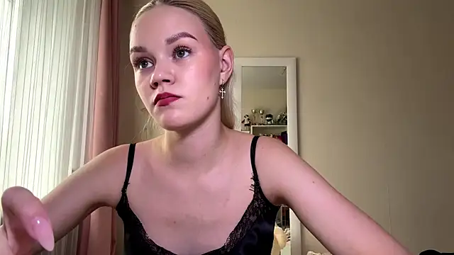 MiaCashe Adlı Modelin Canlı XXX Sohbeti