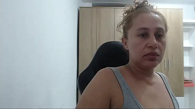 Chat XXX en directo de RoxanaLove9