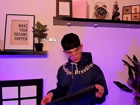 Patrick_Howland_'s Live XXX Chat