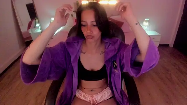 Chat +18 de Mariam_Lopez__ ao vivo