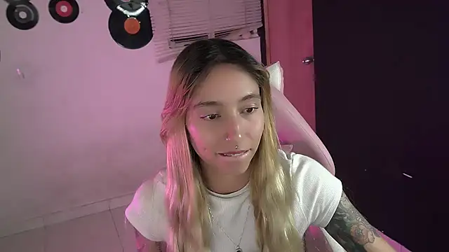 دردشة Saucy_Jenn الجنسية المباشرة