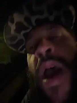 Онлайн чат XXX HungStr8Lightskin
