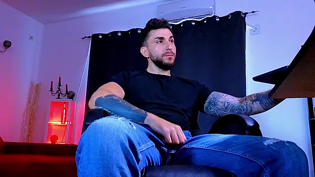 MightyAaron66 live XXX chat