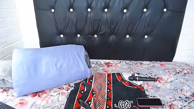 CandyBoobs69 Adlı Modelin Canlı XXX Sohbeti