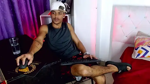 Angel_foxc13 élő XXX-chatje