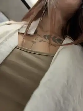 XXX chat uživo modela Charming_Ritta