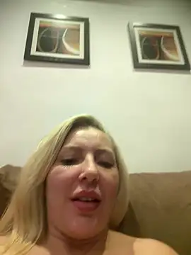 Show modela Juuhschmitt na web-kameri