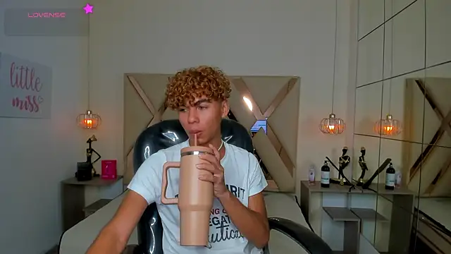 Czat XXX na żywo – Anyelo_Twink