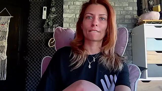 karo123421's Live XXX Chat