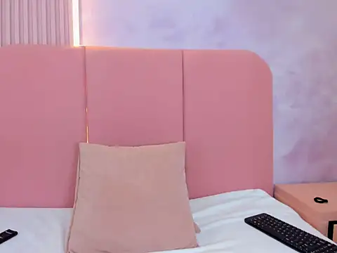lauraura's Live XXX Chat