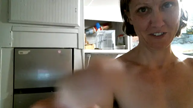 XXX chat uživo modela SexyB214
