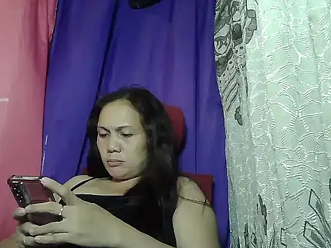 prettymomma24xx Adlı Modelin Canlı XXX Sohbeti