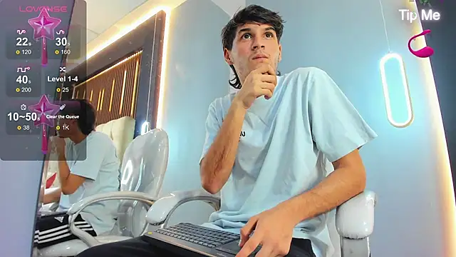 Chat +18 de Zack23__ ao vivo