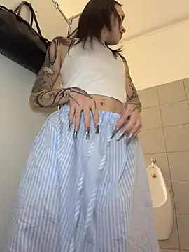 EliteBitch's Live XXX Chat