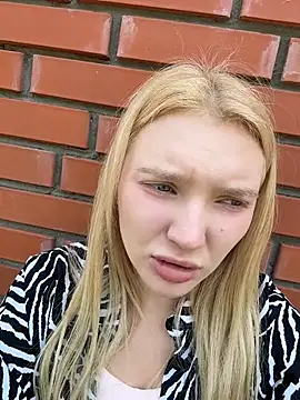 AmmyHot Adlı Modelin Canlı XXX Sohbeti