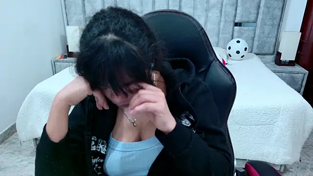 XXX chat uživo modela laureentt_