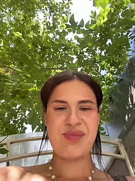 MiraReach live XXX chat