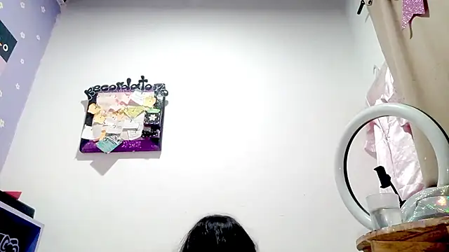 Chat +18 de PetiteIvoryQueen19 ao vivo