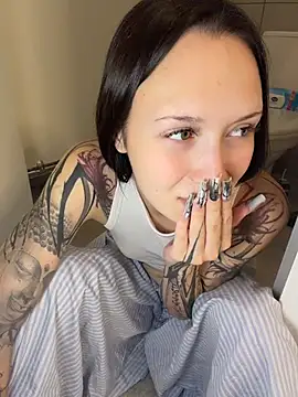 EliteBitch Live XXX Chat