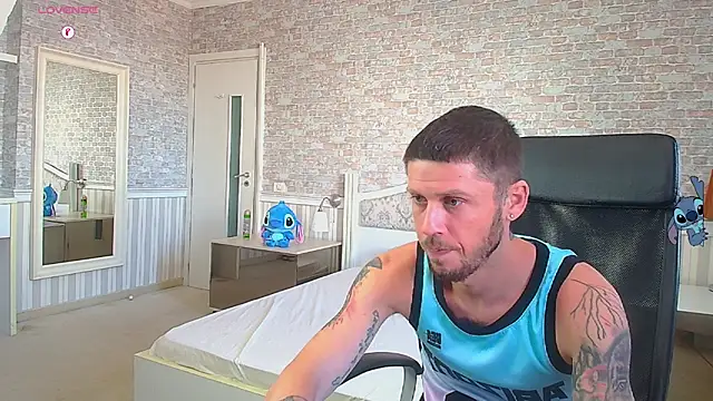 Онлайн чат XXX JonahShaw