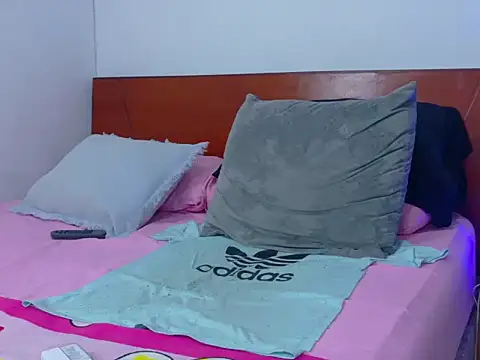 skoook_gray_ Adlı Modelin Canlı XXX Sohbeti