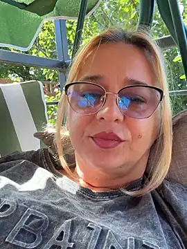 freyyamore1's Live XXX Chat