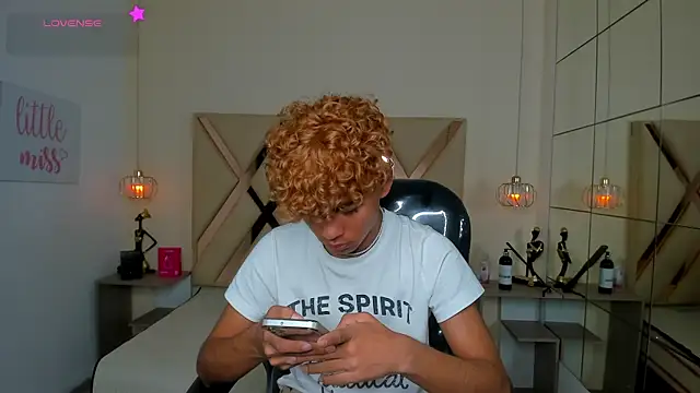 צ'אט XXX בשידור חי של Anyelo_Twink
