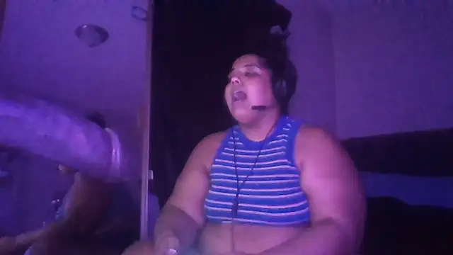 Chat XXX en directo de 1n0nlythroat
