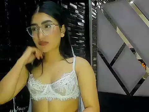 Chat +18 de HannaLiss18 ao vivo