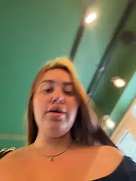 Chat XXX en directo de KiraSunshine