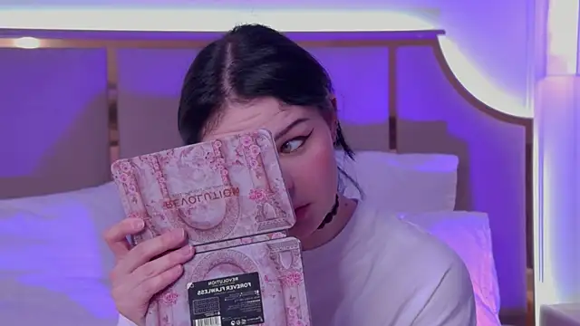 צ'אט XXX בשידור חי של CindyMil