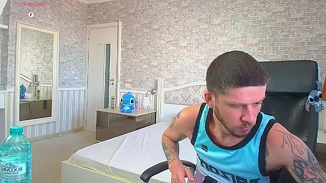 JonahShaw Live XXX-chat